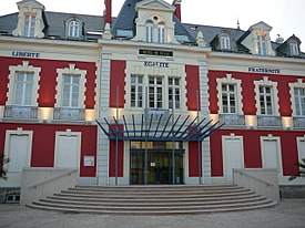 Mairie Montceau-les-mines nuit.JPG