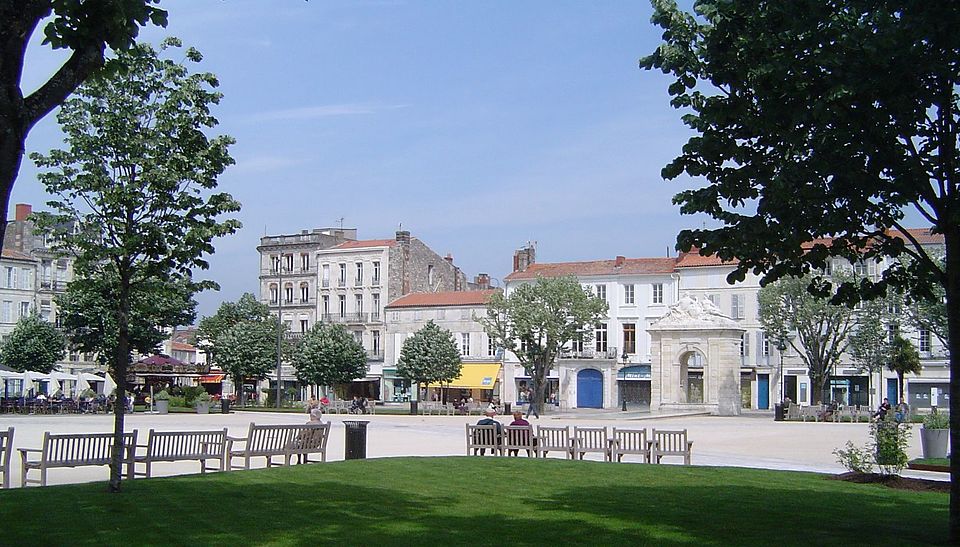 Fichier:Place Colbert rochefort.JPG