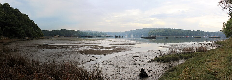 Fichier:Panorama cimetière de bateaux de Lanester.jpg